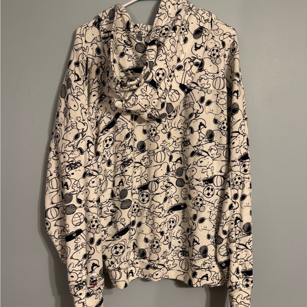 Levi's x Peanuts Snoopy all-over print hoodie. - Picture 3 of 3